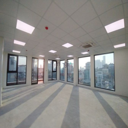 Cho thuê VP Trung Kính siêu đẹp lô góc 3 mặt kính giá thoả thuận