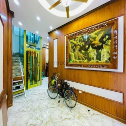 Bán Nhà Gấp **Gia Thượng**, 48 M2, Ô Tô Đỗ Cửa Nhà Ngày Đêm, Giá 6,1 T