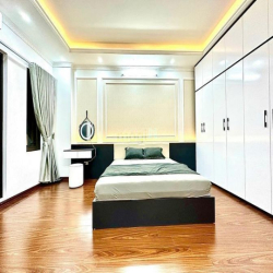 Bán nhà Trung Kính Yên Hòa 5 tầng mới xây, gần ô tô, gần phố, ở ngay
