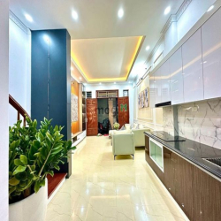 Bán nhà Trung Kính Yên Hòa 5 tầng mới xây, gần ô tô, gần phố, ở ngay