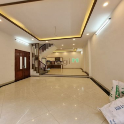 Bán nhà Phúc Đồng phố Chu Huy Mân 56m 4 tầng ngõ to Ô tô vào nhà 5,5ty