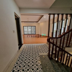 Bán nhà Phúc Đồng phố Chu Huy Mân 56m 4 tầng ngõ to Ô tô vào nhà 5,5ty