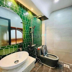 Bán gấp ! ! ! Nguyễn Đình Chính,P15,Phú Nhuận. DT 60m2/2tỷ850, có sổ