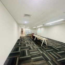 Cho thuê nhà hẻm xe hơi Cách Mạng Tháng 8, Quận 3 - 4 lầu (thang máy)