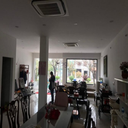 Cho thuê nhà biệt thự liền kề đường Phạm Văn Đồng, 128m2, 4 tầng 1 hầm
