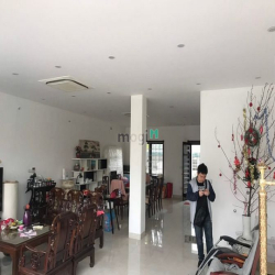 Cho thuê nhà biệt thự liền kề đường Phạm Văn Đồng, 128m2, 4 tầng 1 hầm