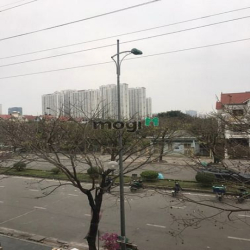 Cho thuê nhà biệt thự liền kề đường Phạm Văn Đồng, 128m2, 4 tầng 1 hầm