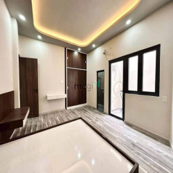 Sát MẶT TIỀN, ngay PHAN XÍCH LONG 75M2, ngang 5.6m, 4PN, nhỉnh 6 tỷ