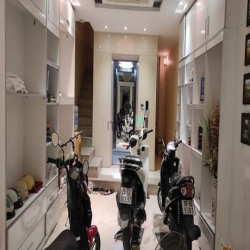 Bán nhà khu phân lô quân đội Hoàng Văn Thái ôtô vào nhà 40m 8T MT 4m