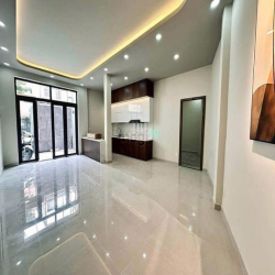 Sát MẶT TIỀN, ngay PHAN XÍCH LONG 75M2, ngang 5.6m, 4PN, nhỉnh 6 tỷ