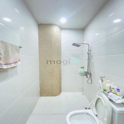 Bán nhà Thành Mỹ 4.5m x 16m 3 tầng chỉ 10.1 tỷ thương lượng.