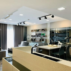 nhà full nội thất. lầu 30 view nhìn cực thoáng. có ban công, ở ngay