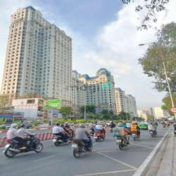 Bán Nhà Mặt Tiền Nguyễn Hữu Cảnh ĐỐi Diện Landmark 81 DT 7x25m Giá Rẻ