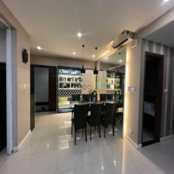 nhà full nội thất. lầu 30 view nhìn cực thoáng. có ban công, ở ngay