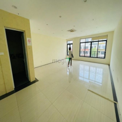 Cho thuê nhà MP Hàm Nghi, Mỹ Đình, HN. DT 100m, 5 tầng thông sàn