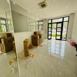 Cho thuê nhà MP Hàm Nghi, Mỹ Đình, HN. DT 100m, 5 tầng thông sàn