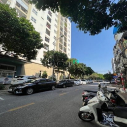 BÁN GẤP nhà 40m2 mặt phố Gia Thụy, khu CC Lotus, KD đỉnh, chỉ 13 tỷ.