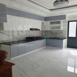 Nhà mới, DT(4x16m), 1 trệt, 1 lửng, 3 lầu + ST, Đ. số 6, Bình Hưng B