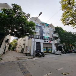 Cho thuê nhà liền kề Trần Duy Hưng, Dt 75m, nhà đẹp thông sàn, 4 tầng
