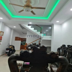 NHÀ ĐẸP Tân Phú- nhà tâm huyết- vị trí trung tâm - chỉ 9.9 tỷ