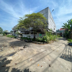 Cho thuê Mặt Bằng 90×60m ( 5400m). QL 1A Quận 12. Showrom