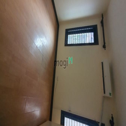 Cho thuê nhà riêng ngõ 17 Vũ Phạm Hàm, diện tích 40 m2 x 4 tầng, 5pn