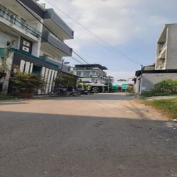 Nha 3 tầng đẹp,hàng sóm, (Dragon Village) phú hữu ,Q9  Thủ Đức.