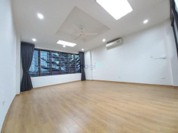 chính chủ cho thuê nhà mặt phố lê lai 90m, 2 tầng, 20tr. thang máy