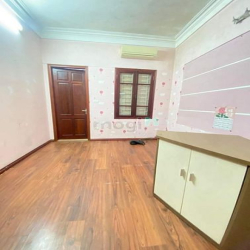 5,8 tỷ 43m 4 tầng 5 phòng ngủ nhà dân xây chắc chắn ba gác Ngọc Khánh