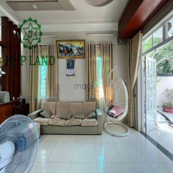 Cho thuê căn biệt thự sân vườn sẵn nội thất khu cư xá Phúc Hải