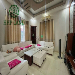 Cho thuê căn biệt thự sân vườn sẵn nội thất khu cư xá Phúc Hải