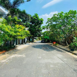 Em Nhi bán đất KDC Sông Giồng và Văn Minh Quận 2 giá 150 triệu/m2 ạ