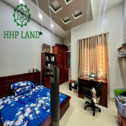 Cho thuê căn biệt thự sân vườn sẵn nội thất khu cư xá Phúc Hải