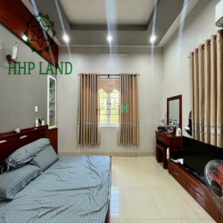 Cho thuê căn biệt thự sân vườn sẵn nội thất khu cư xá Phúc Hải