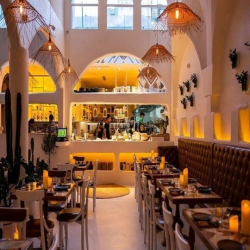 Sốc! Cho Thuê MT Ngang 10M Lý Tự Trọng, Quận 1, DTSD: 230m2