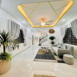 GẤP! Bán nhanh nhà đ. Phạm Thế Hiển, quận 8 DT 74m2/ 2 tỷ 150tr. SHR.