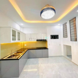 GẤP! Bán nhanh nhà đ. Phạm Thế Hiển, quận 8 DT 74m2/ 2 tỷ 150tr. SHR.