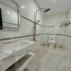 Quận 11, Ngang 4m đẹp, có 3PN, hẻm ba gác sát hẻm xe hơi, 2 tầng mới