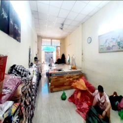 Bán nhà Lạc Long Quân 4m x 14m chỉ 6.x tỷ thương lượng hẻm xe hơi.