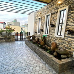 Hoà Hưng nhà đẹp ở ngay , phường 13 quận 10.