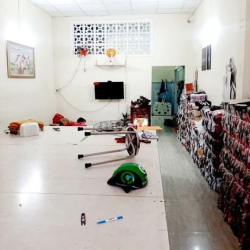 Bán nhà Lạc Long Quân 4m x 14m chỉ 6.x tỷ thương lượng hẻm xe hơi.