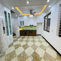 Cho thuê nhà liền kề VOV Lương Thế Vinh, DT 94m2 x 5T. 33tr/th