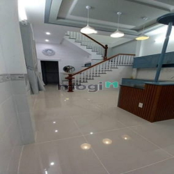 chú năm bán căn nhà 1 lầu độc lập tân phú 62m2 còn thương lượng