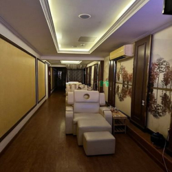 Rẻ 120tr! Cho thuê Lầu 1 425m2 Đ. Cách Mạng Tháng 8 Quận 1.