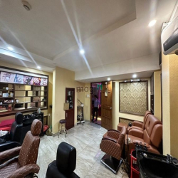 Rẻ 120tr! Cho thuê Lầu 1 425m2 Đ. Cách Mạng Tháng 8 Quận 1.