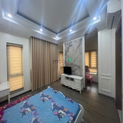 ĐẲNG CẤP! phân lô May 10, Sài Đồng LB, 50m2, 5T, lô góc, chỉ 8.8 tỷ.