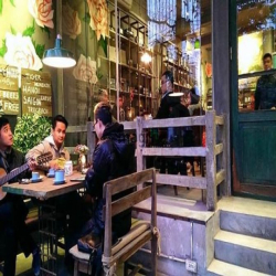 Mặt bằng kinh doanh cho thuê Cafe mặt phố Hoàng Cầu