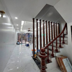 Bán nhà Định Công Thượng  DT: 41m2 x 5T, giá 5.85 tỷ ô tô đỗ cửa .