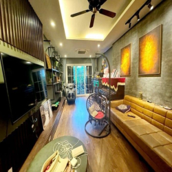 Bán nhà TĐC phố Trạm 44m2, 6 tầng, ô tô tránh, view CV, chỉ 11.5 tỷ.