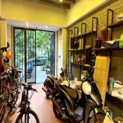 Bán nhà TĐC phố Trạm 44m2, 6 tầng, ô tô tránh, view CV, chỉ 11.5 tỷ.